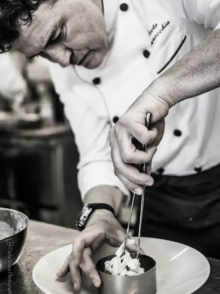 Chef Roberto Scarnecchia al lavoro